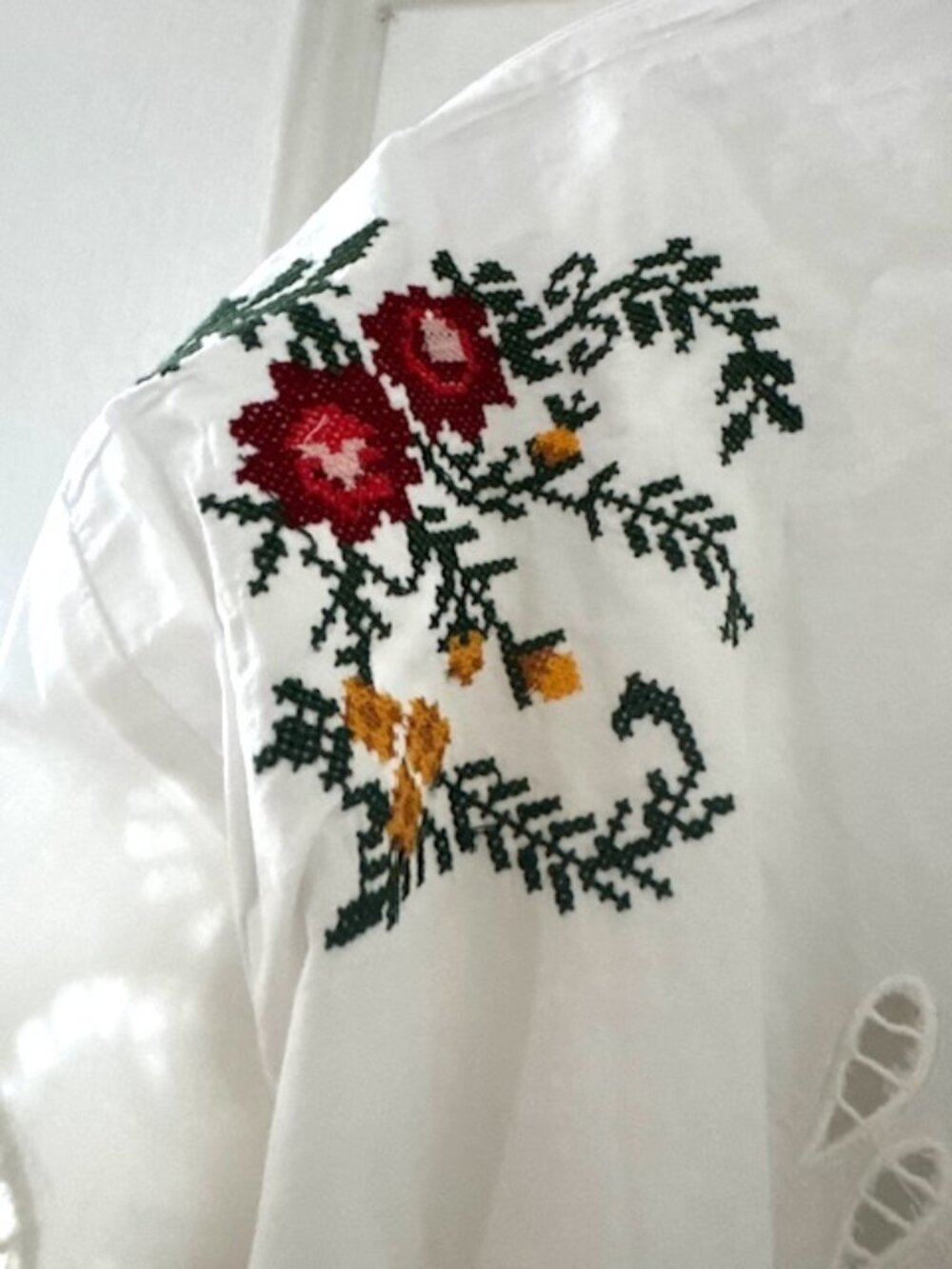 FARM Rio Off White Flowers Embroidery Richelieu Shirt - Picture 7 of 16